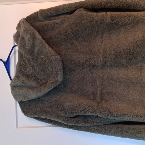 New sherpa Reebok jacket with hood/ color sage / with tags - Picture 6 of 9